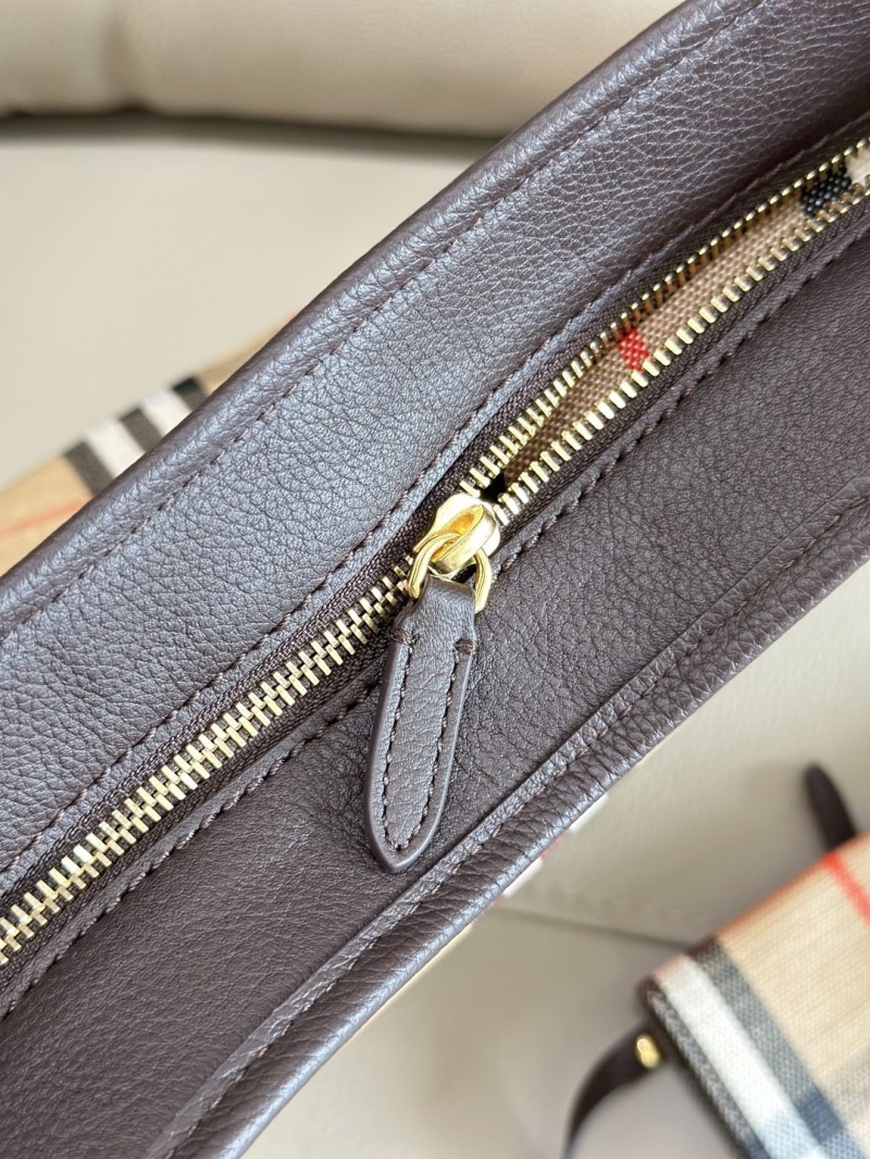 Bv*b*rry hobo bags
